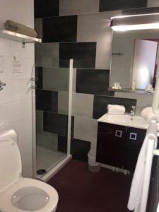 salle de bain d'une chambre d'hotel en Vendée